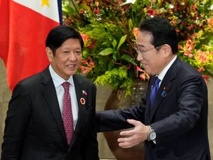 Supporting image for story: Japan, Philippines sign defence pact to train in each other’s territory
