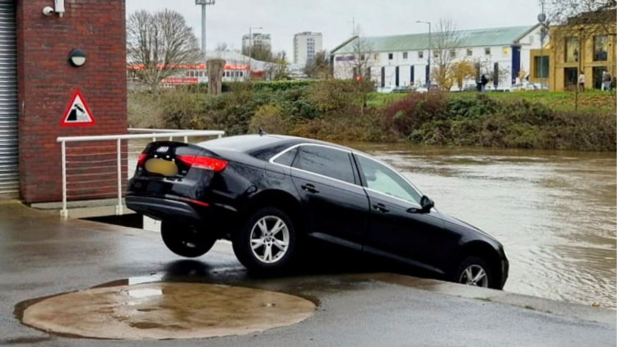 Moment Audi left dangling precariously over River Severn despite nearby warning sign Moment Audi left dangling precariously over River Severn despite nearby warning sign