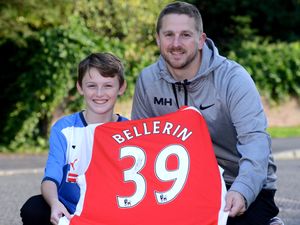 Supporting image for story: Heartwarming gesture as shirt Finnley auctions for Zac is given back to him