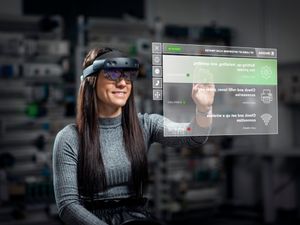 Supporting image for story: Skoda testing augmented reality glasses to assist technicians