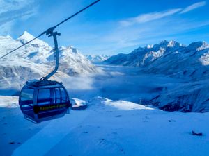 Supporting image for story: Bodies of five skiers found on Swiss glacier