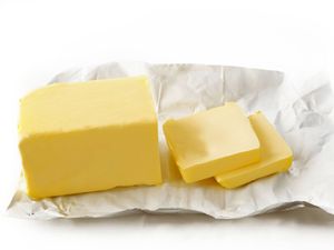 Supporting image for story: Swapping butter for corn or olive oil ‘could slash risk of early death’