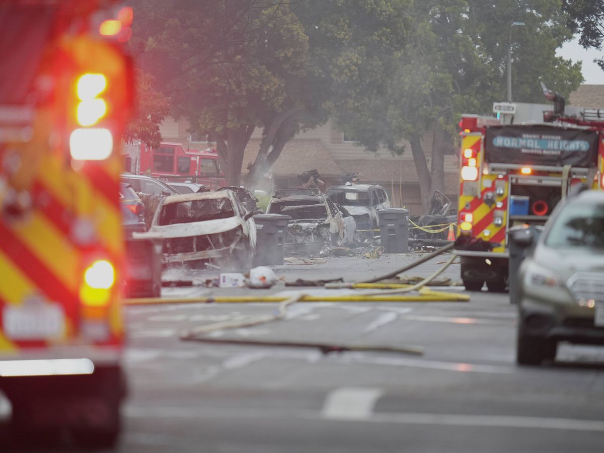 Multiple people killed after private plane crashes into San Diego neighbourhood