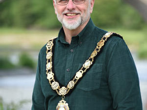 Supporting image for story: A Powys mayor’s chain has been sent away to be updated and fixed