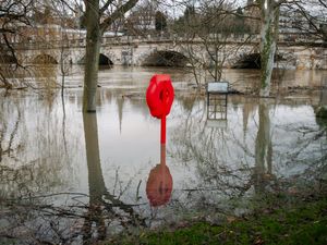 Supporting image for story: Flood alert update: River Severn set to peak midweek after yellow weather warning