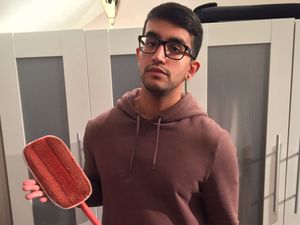 Supporting image for story: Customer orders £2,400 laptop - and receives £20 mop