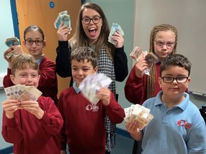 Supporting image for story: Young entrepreneurs prove they can ‘grow a pound’