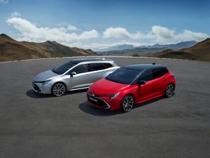Supporting image for story: Pricing and specifications announced for new Toyota Corolla hatch and estate
