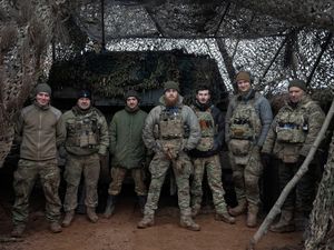 Supporting image for story: US lifts weapons ban on controversial Ukrainian military unit