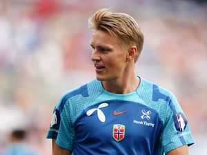 Supporting image for story: Arsenal’s Martin Odegaard limps out of Norway win with apparent ankle injury
