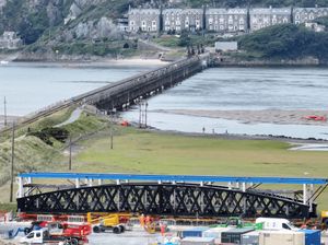 Supporting image for story: Work continues to replace iconic Barmouth Viaduct