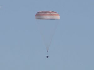 Supporting image for story: Capsule carrying record-breaking astronauts returns to Earth