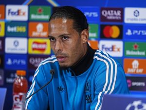 Supporting image for story: Liverpool captain Virgil van Dijk urges Alexander Isak to embrace pressure