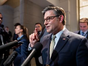 Supporting image for story: House approves funding bill and sends to Senate hours before shutdown deadline