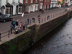 Supporting image for story: Hero rescued girl from river