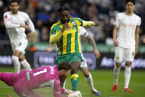 Supporting image for story: 'Rubbish out of his legs' - West Brom coach's assessment of rare starting run-out for Daryl Dike