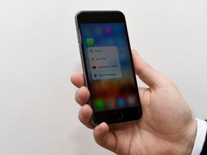 Supporting image for story: WhatsApp launches group video and voice calling