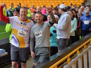 Supporting image for story: Hundreds of runners beat streets in Wolverhampton 10k to raise money for vital Black Country hospice
