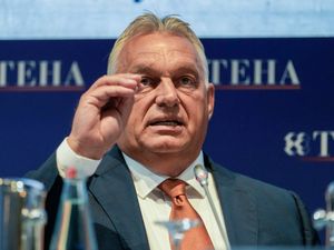 Supporting image for story: Hungary prepared to sue EU executive for border protection costs, minister says