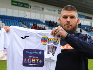 Supporting image for story: Sutton fit to return as Bucks turn to Trophy