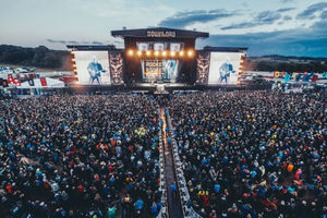 Def Leppard. Photo credit: Abbie Shipperley