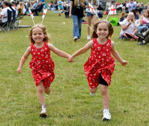 Sisters Coral, 6 and Ivy, 5