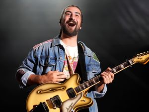 Supporting image for story: Noah Kahan beats Beyonce and Taylor Swift to biggest UK song of 2024 so far