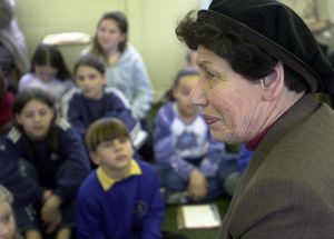 Children at Bramford Primary School listen to Hannah Goslar's stories of her friend Anne Frank, back in 2001