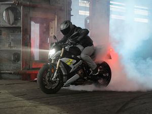 Supporting image for story: BMW reveals new S1000R
