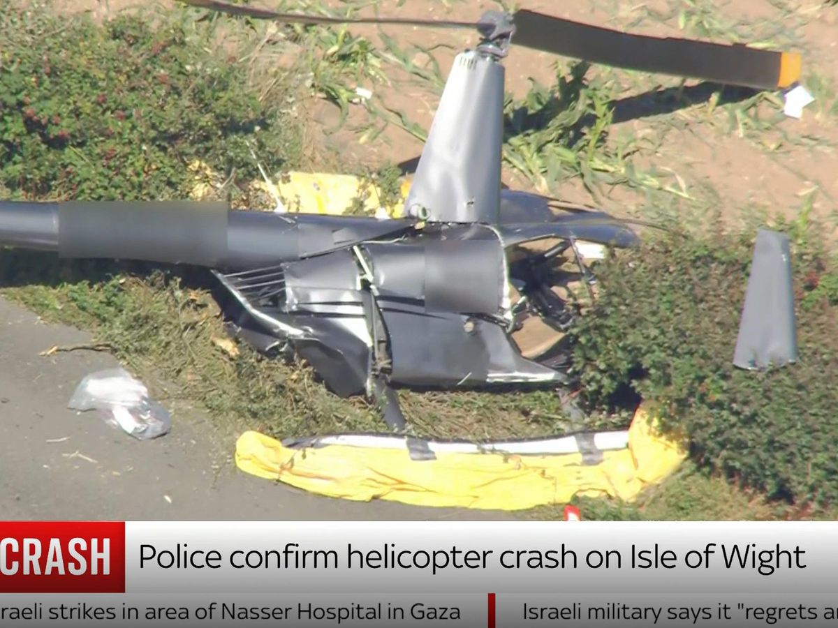 Three dead after helicopter crashes during flying lesson on Isle of Wight