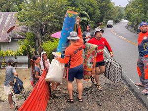 Supporting image for story: Tens of thousands of people evacuated as typhoon approaches Philippines