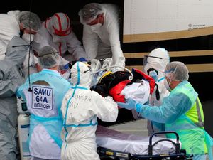 Supporting image for story: Paris doctors warn of ‘catastrophic’ overload of coronavirus cases