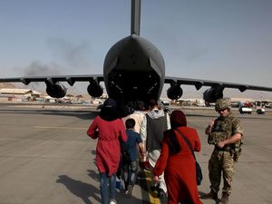 Supporting image for story: Afghan resettlement schemes to close to new applications under rule changes