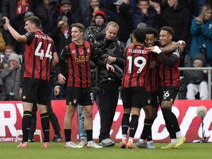 Supporting image for story: Bournemouth up to second as Sean Dyche suffers opening league defeat