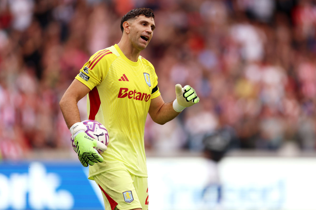 Unai Emery unsure on Emi Martinez future amid renewed Manchester United interest