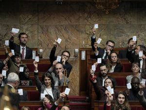 Supporting image for story: France’s minority government survives no-confidence vote