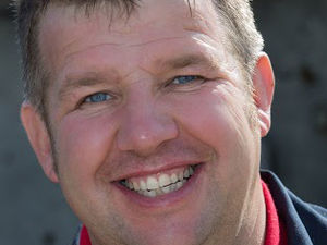 Supporting image for story: Regular foot care promotes herd health 