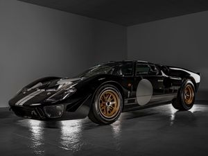 Supporting image for story: Everrati reveals electric Ford GT40