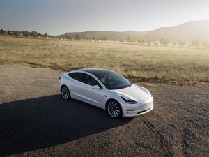 Supporting image for story: Tesla reports record $1 billion income for the second quarter of 2021