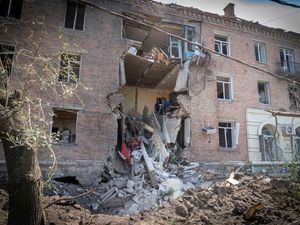 Supporting image for story: Ukrainian governor urges evacuation of 350,000 residents