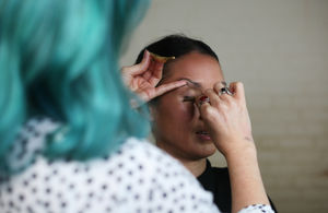 Applying make up Roman-style