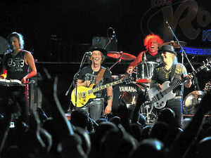 Supporting image for story: Review: Slade, Robin 2, Bilston