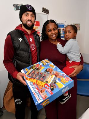 Walsall FC players visit Walsall Manor Hospital.Kemar Roofe with Nothando Moyo and Maisie, aged 2.