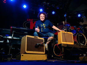 Supporting image for story: Feel like dancing? Leo Sayer does after his Bilston power nap!