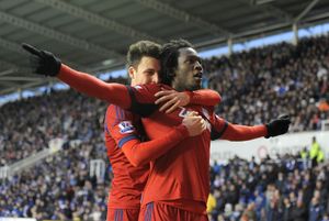 George Thorne celebrates with Romelu Lukaku