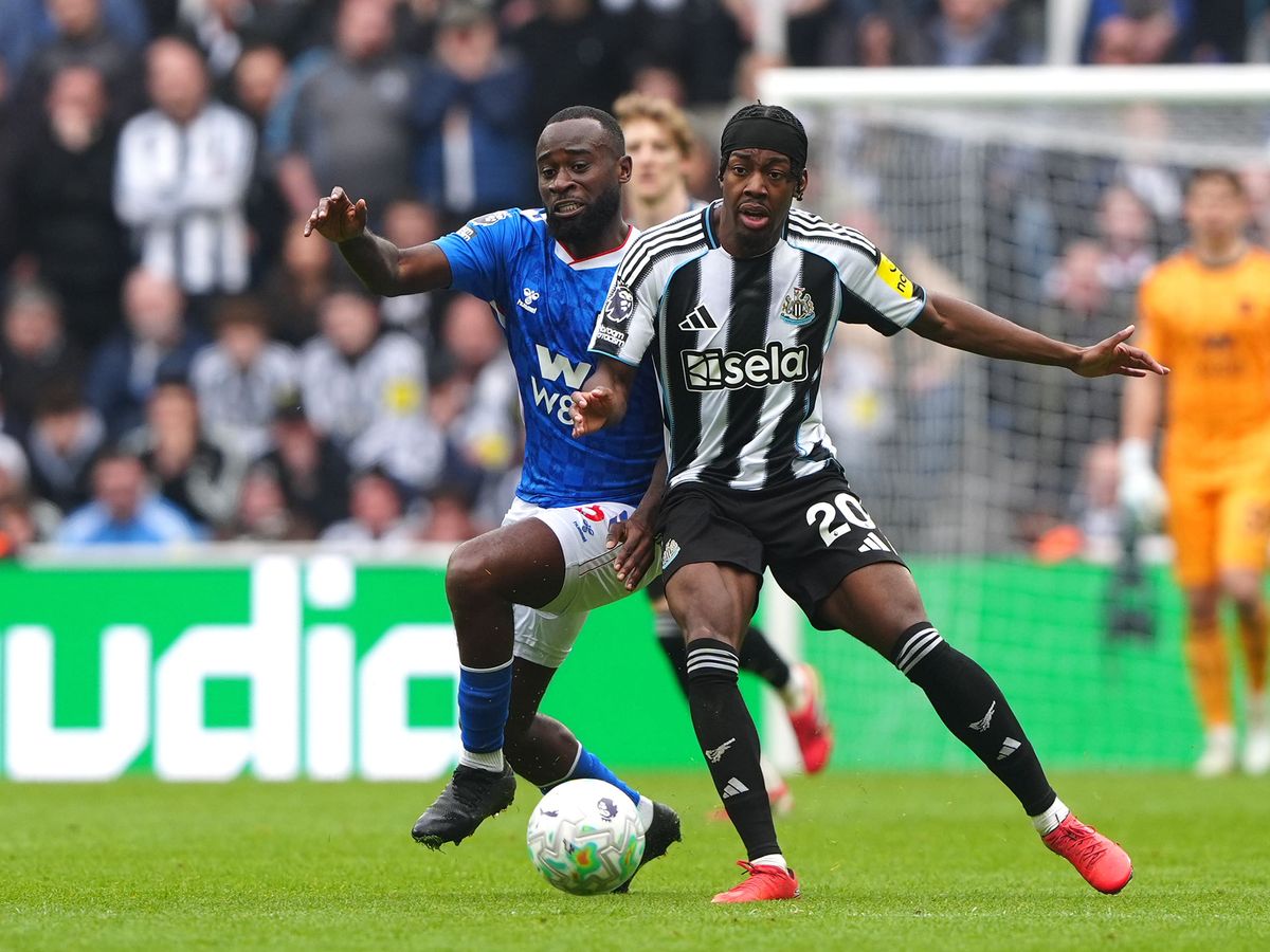 Tyne-Wear derby paused after report of discriminatory abuse