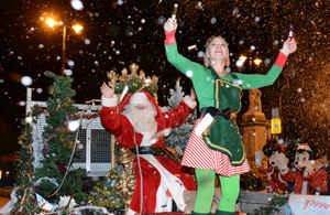 Father Christmas arrives with the snow as Christmas finally arrives in Cannock