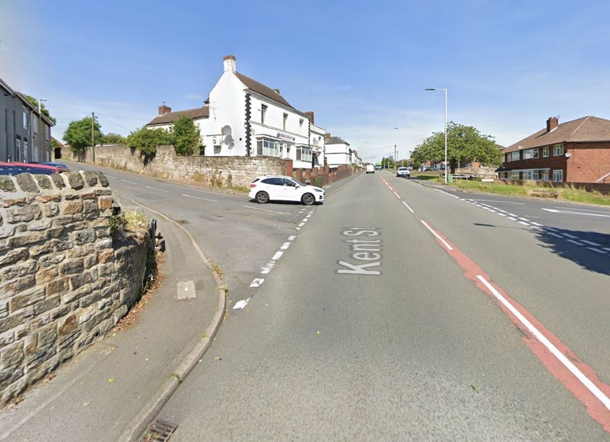 Major road in Sedgley shut both ways after crash