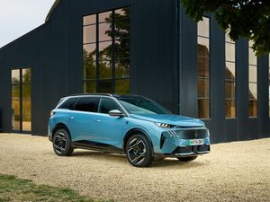 Supporting image for story: Peugeot announces long-range version for its E-3008 and E-5008 electric SUVs