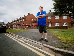 Supporting image for story: Taxi driver in council battle over yellow lines that 'ban him parking on drive'